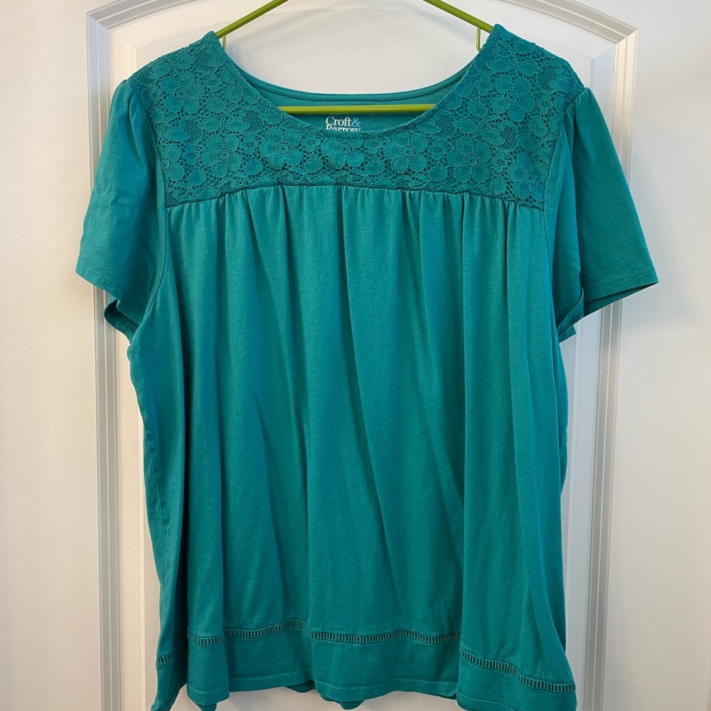 Green Croft & Barrow 1X Ladies casual shirt.